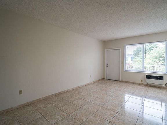 4th image of 600 72nd St APT 9
