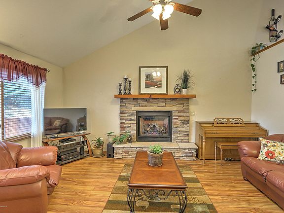 4th image of 200 Lupine Dr
