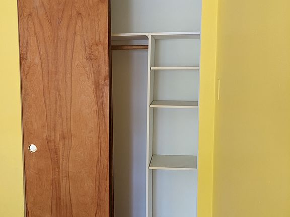 3rd image of 5732 N Kenmore Ave APT 2E