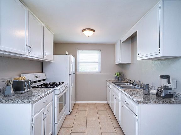 3rd image of 7813 Elizabeth St #2