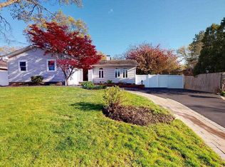 6 Coleridge Rd, Holbrook, NY 11741