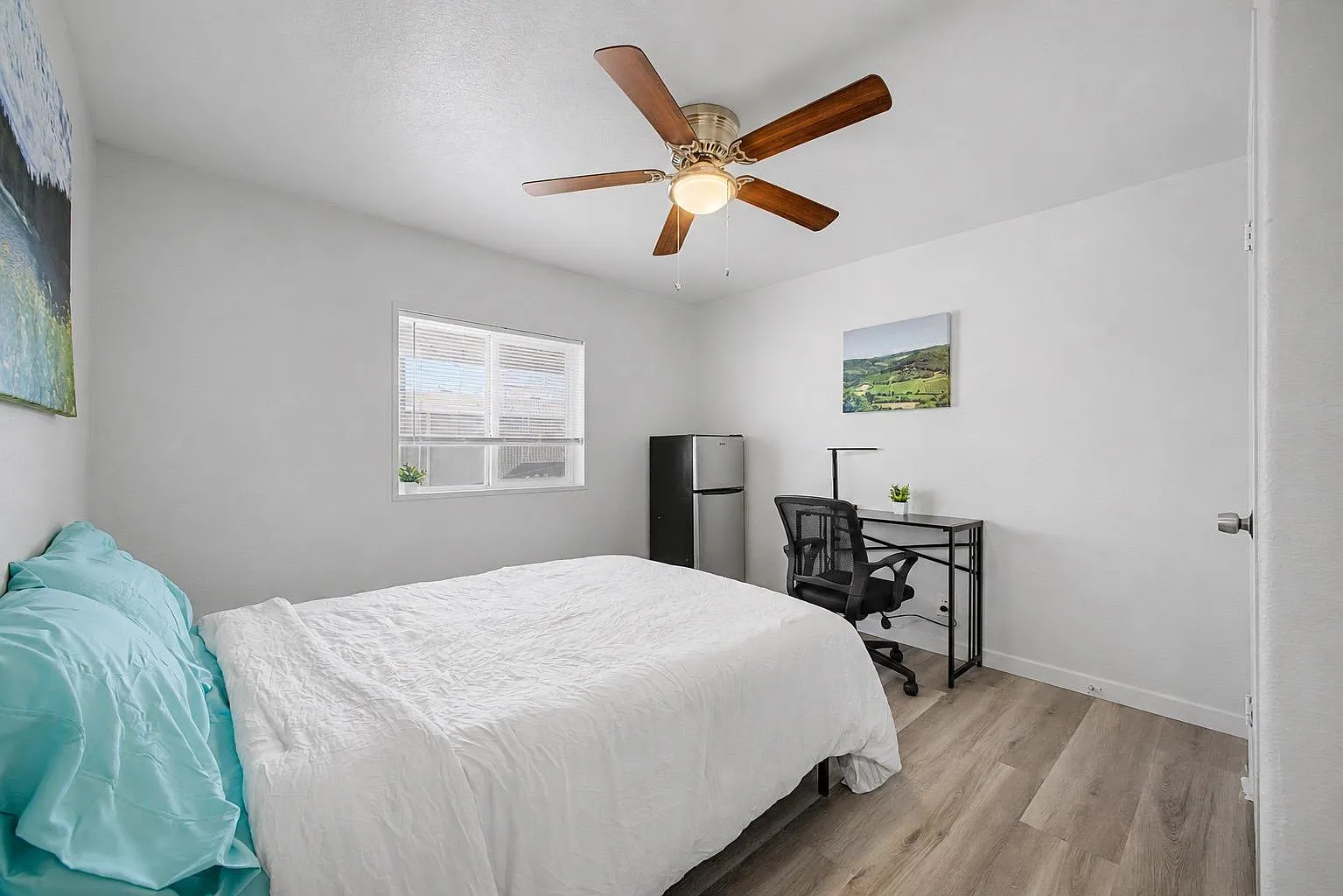 4 bed, 2.0 bath, 1800 sqft, $797 — Photo 2