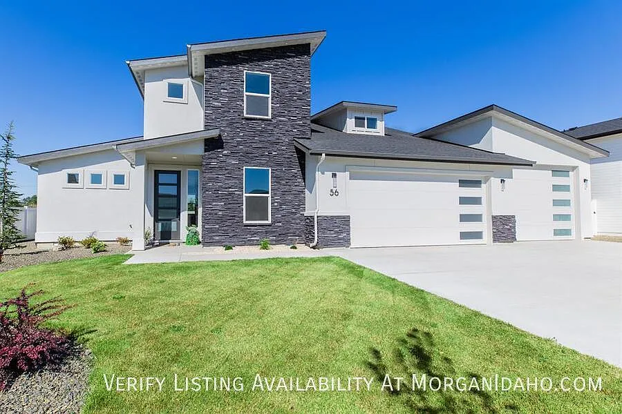 4-car garage, rv/boat bay, huge bonus room, double ovens, and more in newly built home — Photo 1