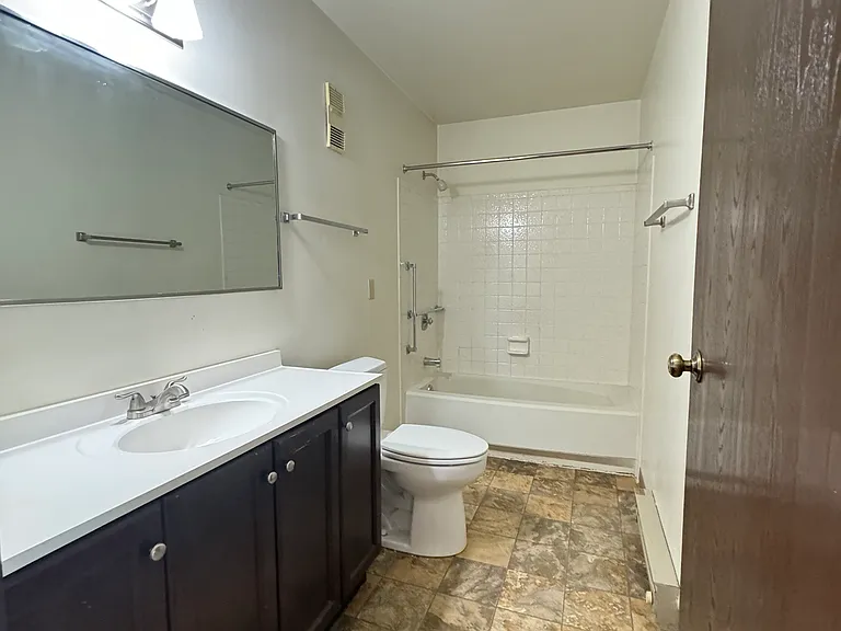 121 Colonial Dr #110 — Photo 4