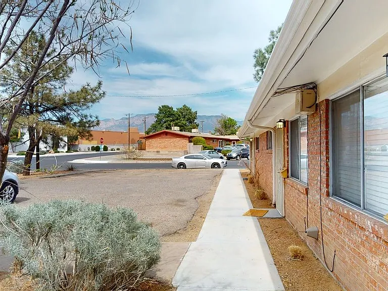 Contemporary, Loaded 2 Bed 2 Bath Apartment on Conchas Park — Photo 1