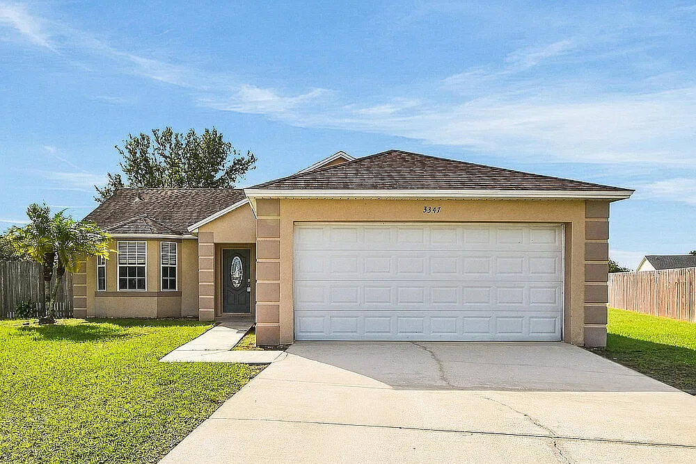 3 bed, 2.0 bath, 1254 sqft, $2,030 — Photo 1