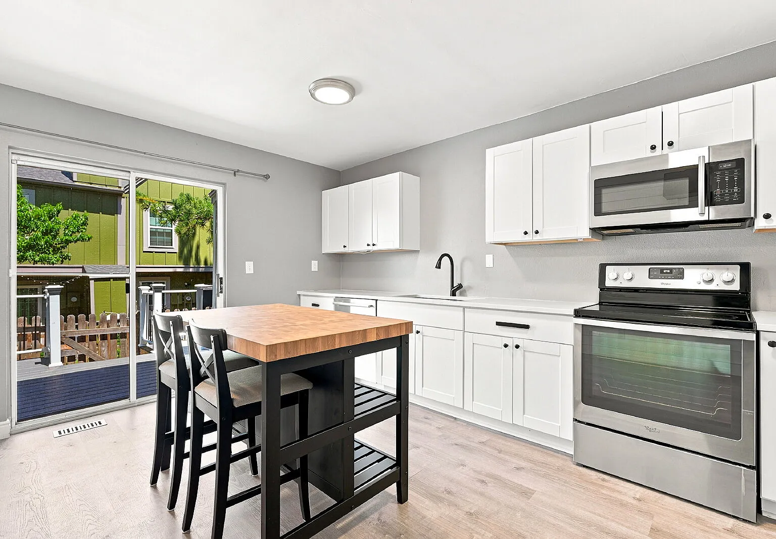 2 bed, 2.5 bath, 1358 sqft, $2,471 — Photo 3