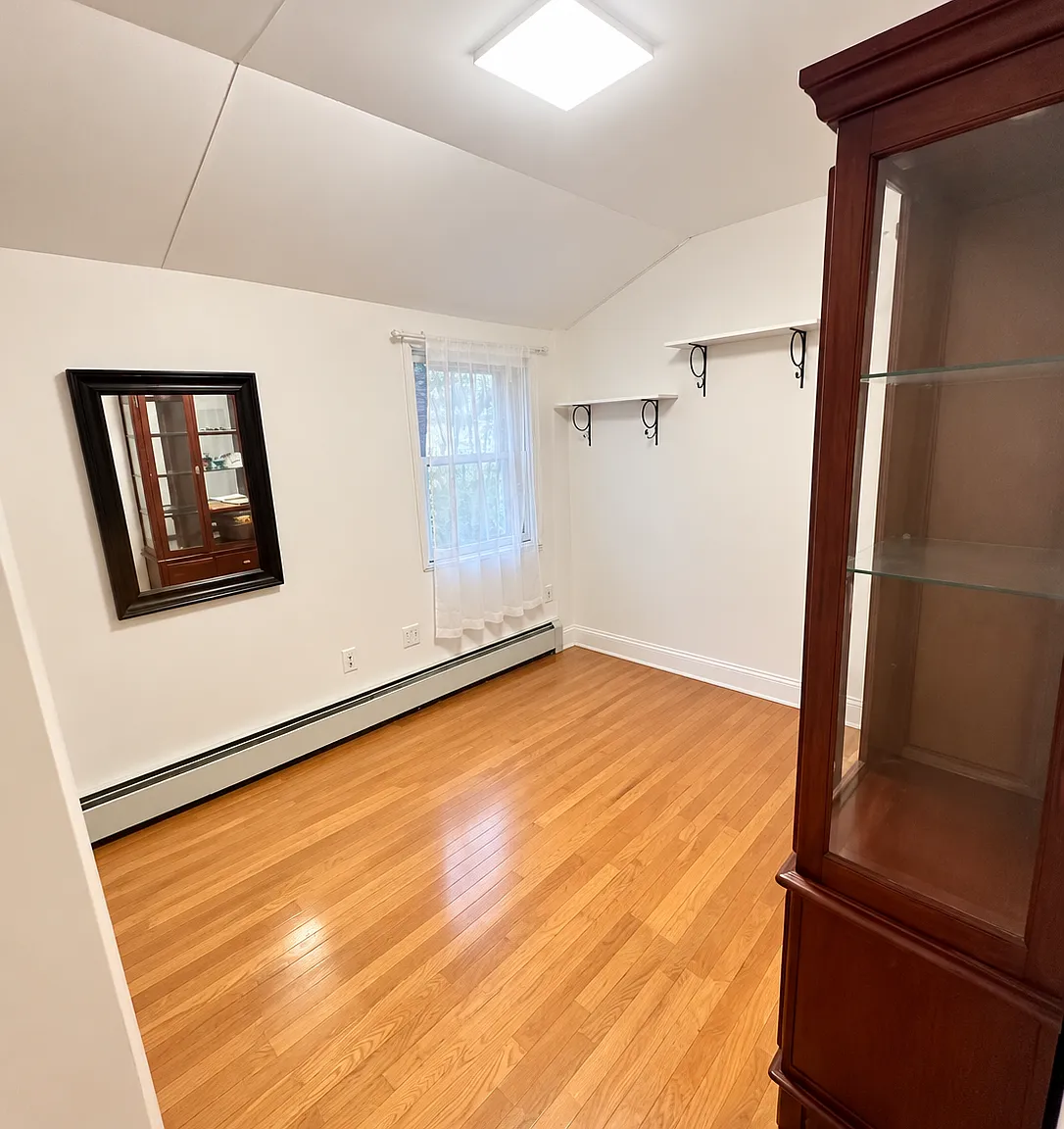 3 bed, 1200 sqft, $3,100 — Photo 2
