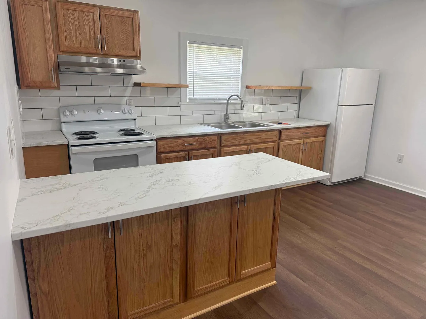 2802 Loraine St — Photo 2