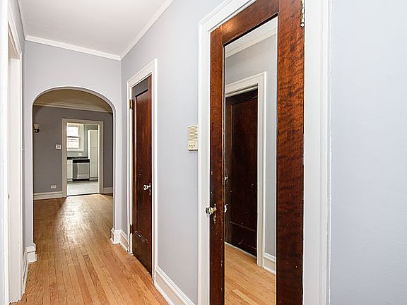 5th image of 7523 N Claremont Ave APT 1N