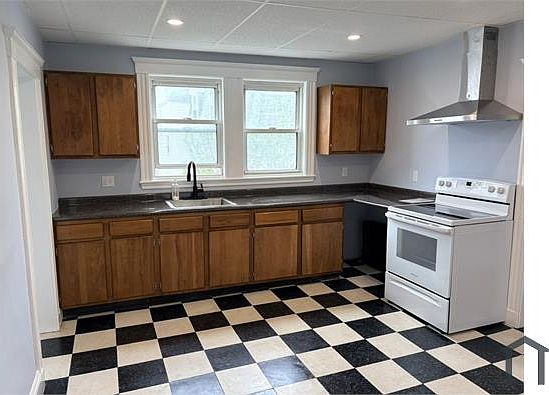 1st image of 15 Thornton St #2R