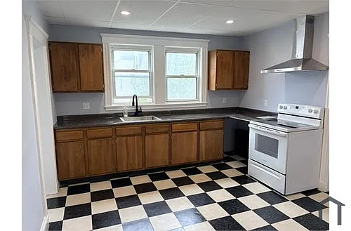 15 Thornton St #2R Photo 1
