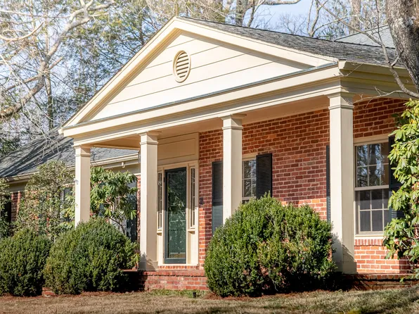 121 W Watkins St, Lookout Mountain, TN 37350