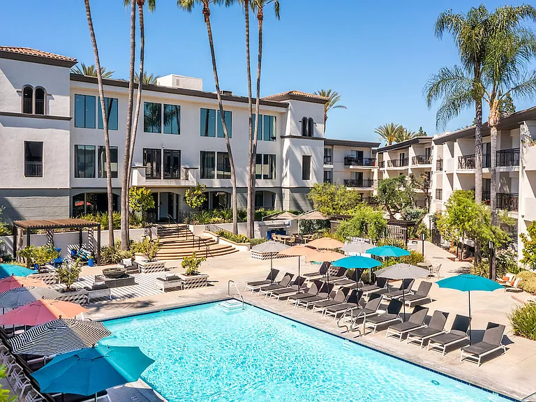 Plaza at Sherman Oaks — Photo 30