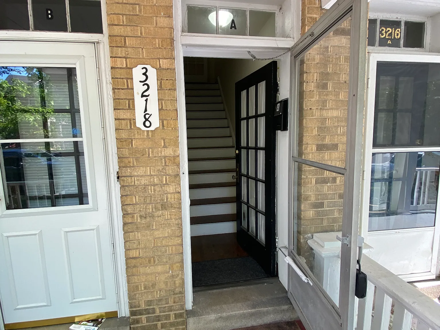 2 bed, 920 sqft, $1,975 — Photo 2