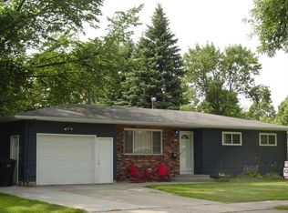 1818 Willow Dr, Grand Forks, ND 58201