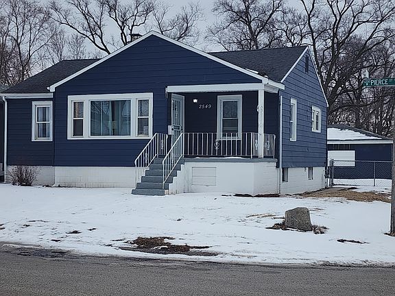 2nd image of 2549 Pierce St
