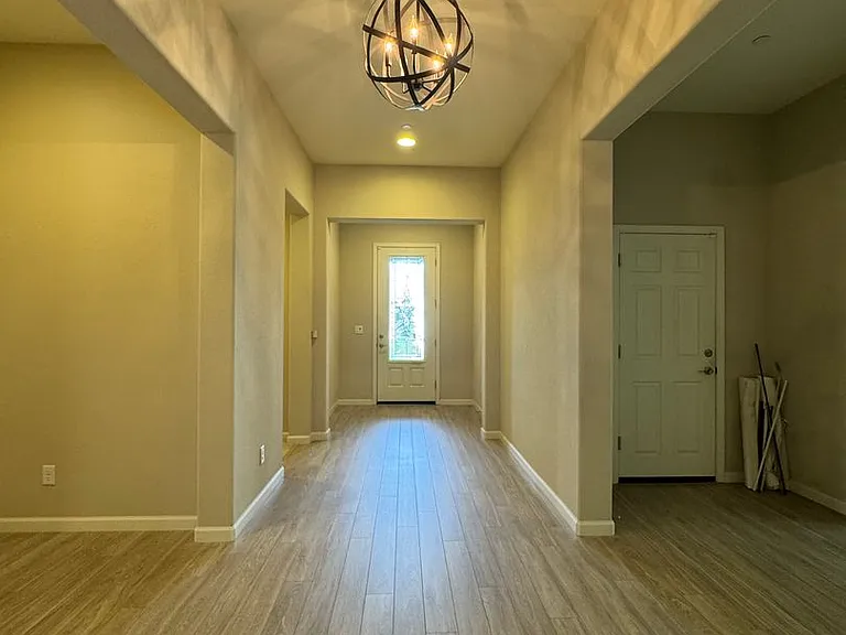 800 Valencia Ct — Photo 31