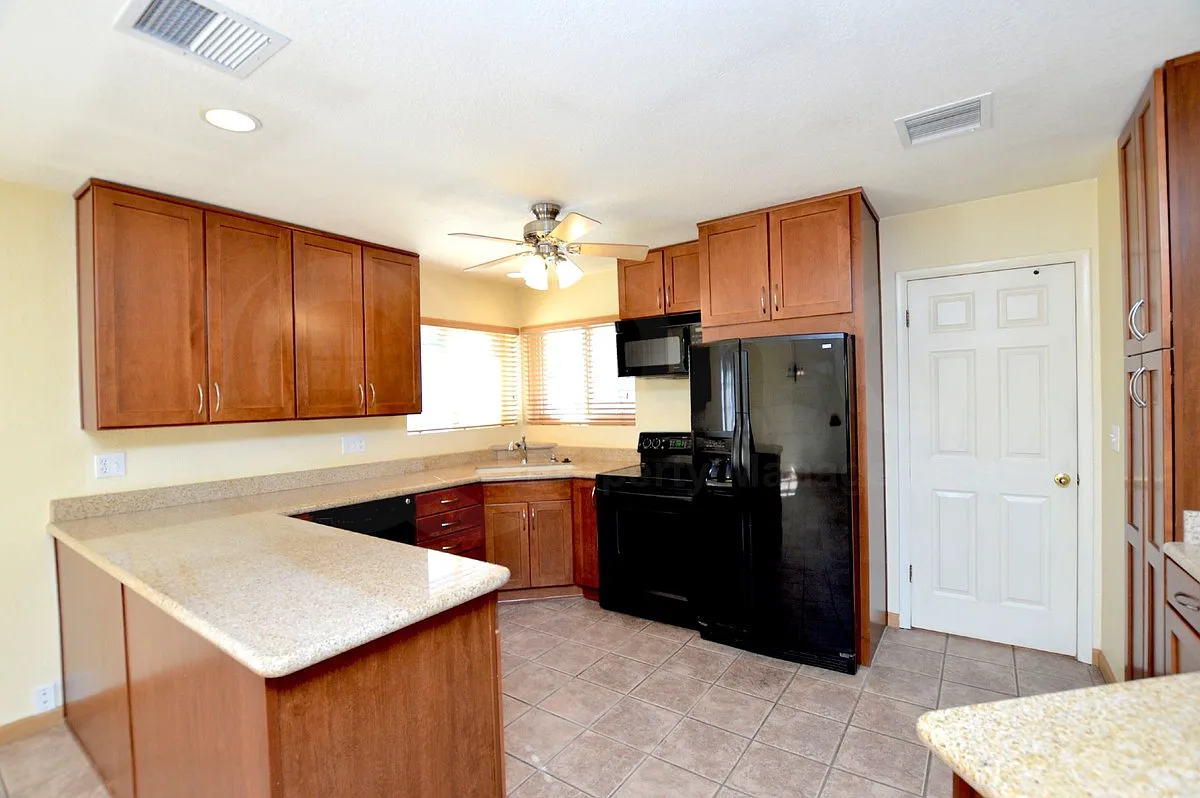 3 bed, 2.0 bath, 1516 sqft, $2,595 — Photo 3