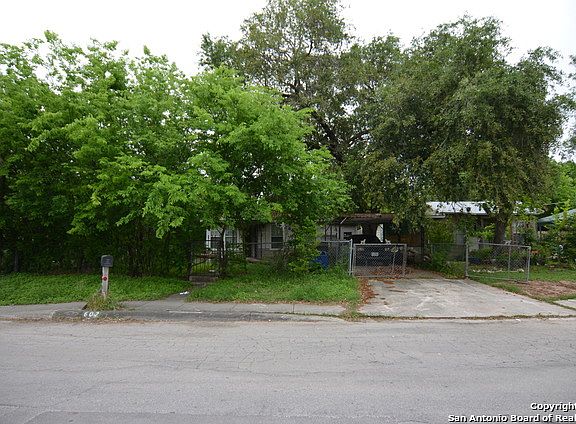 2nd image of 602 Sunglo Dr