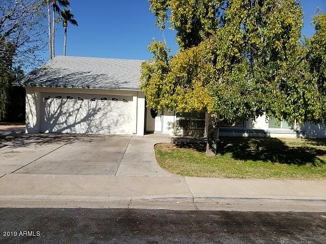 1st image of 946 E Hope St