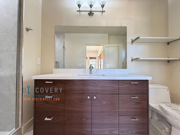611 Clayton Ave — Photo 10