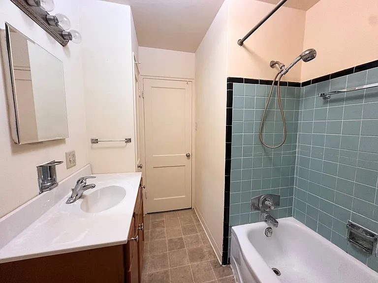 225-227 W Areba Ave — Photo 12