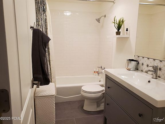 5th image of 1530 Empire Ave #200
