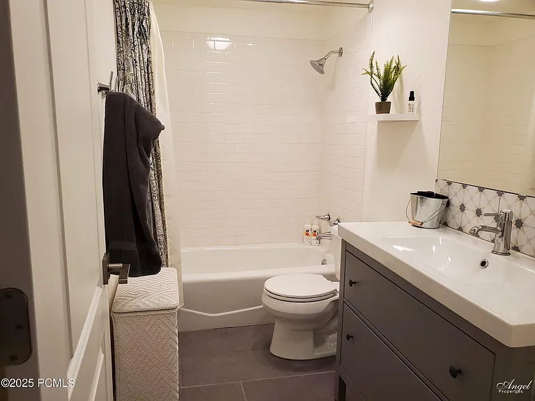 1530 Empire Ave #200 — Photo 5