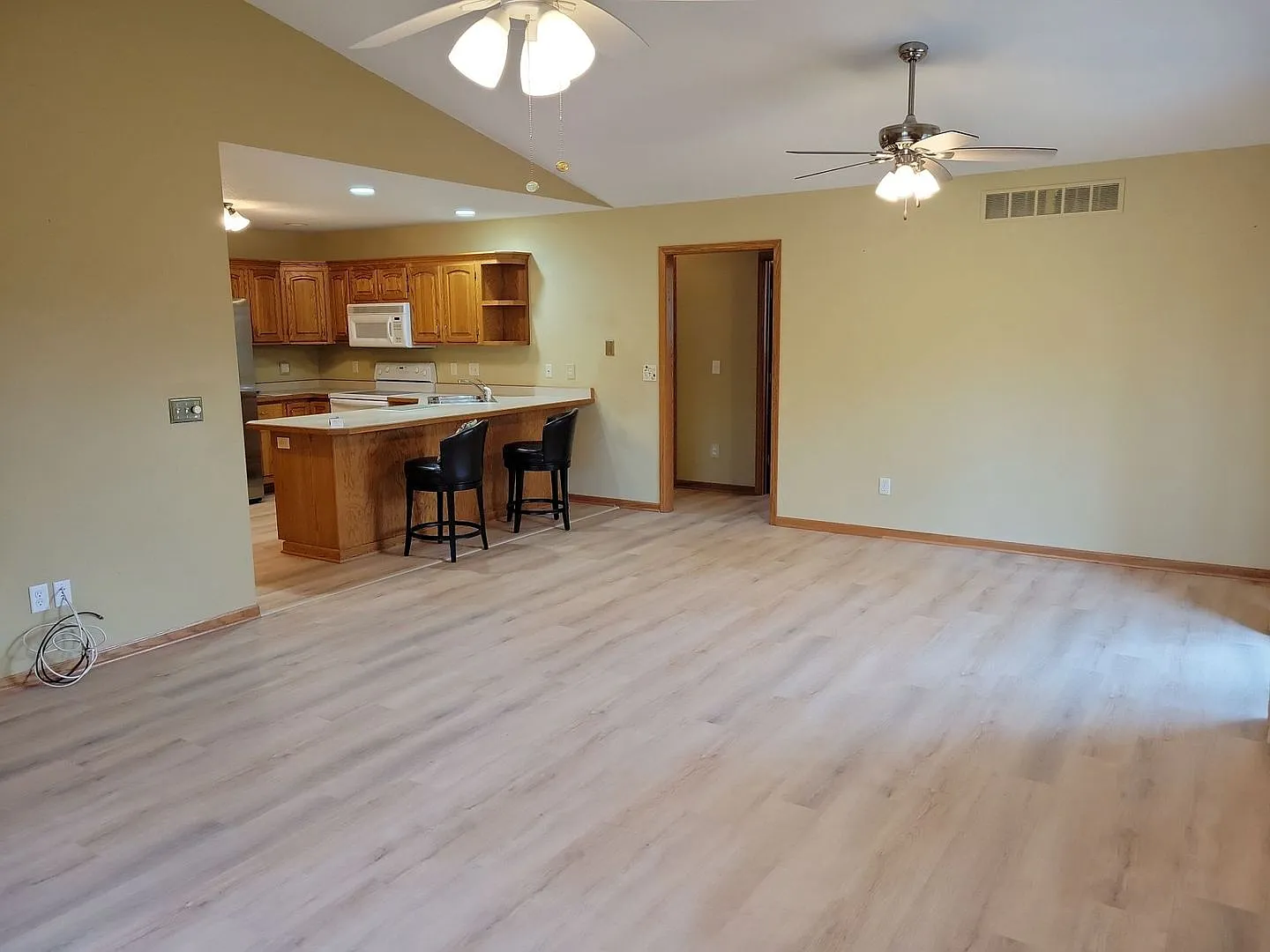Spacious Twin Home — Photo 4