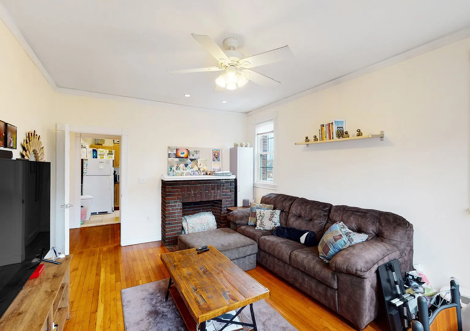 Great location; Gorgeous, Sunny 1-bed Available for 9/1! — Photo 4