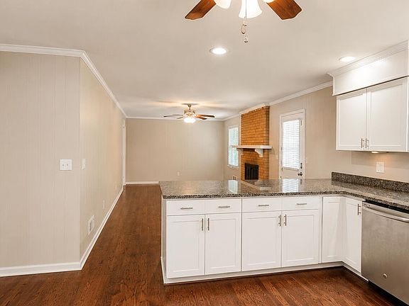 5th image of 404 Darlington St
