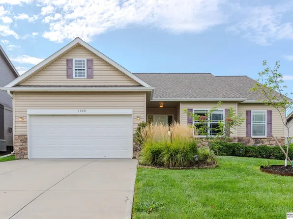 17221 Musket St, Omaha, NE 68136