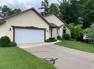 3608 Timber Creek Dr NW, Comstock Park, MI 49321