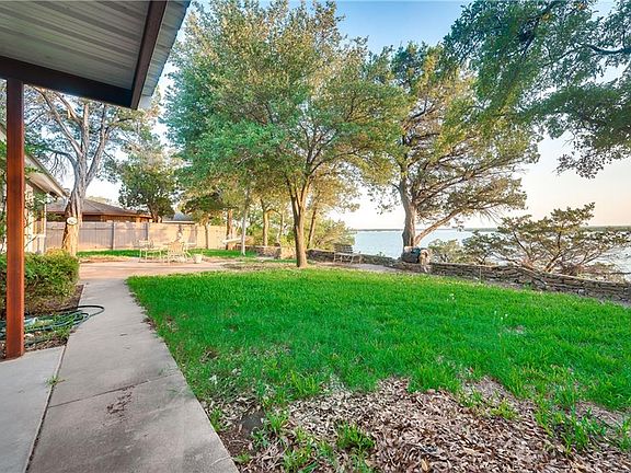 5th image of 111 Live Oak Dr