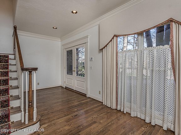 4th image of 2607 Hawthorne Dr