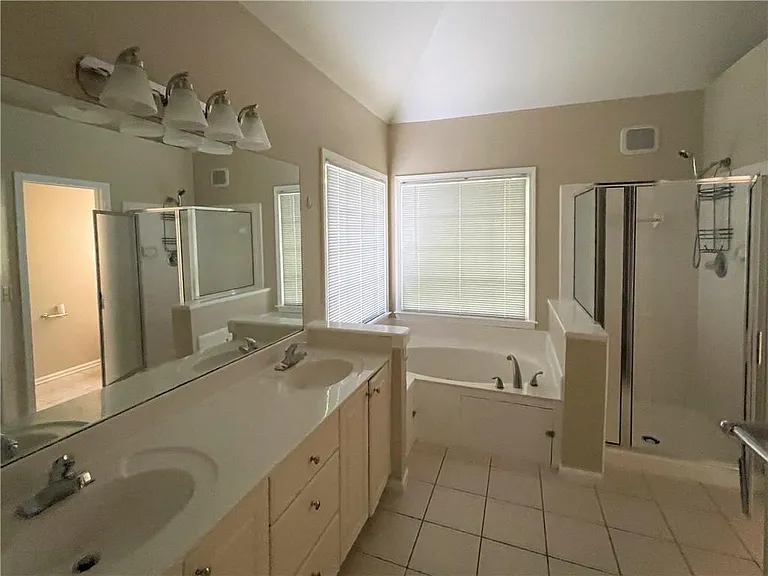 10730 Pinewalk Forest Cir — Photo 16