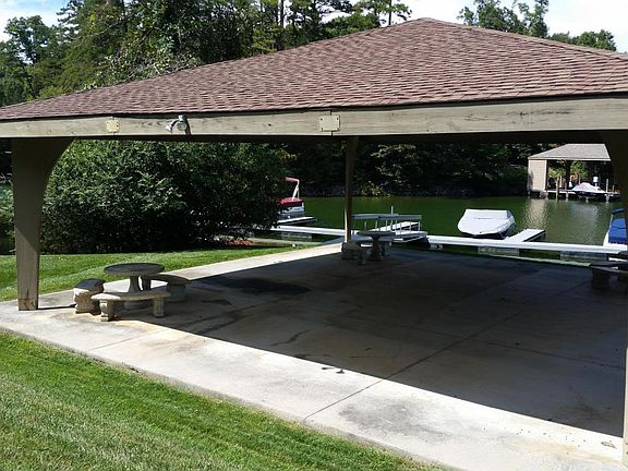4th image of 160 Lake Crest Dr