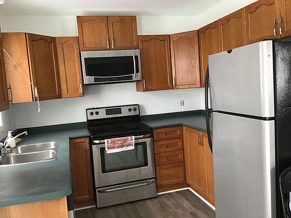 3rd image of 350 Mary St