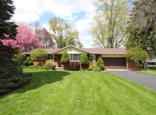 315 Coach Dr, Tipp City, OH 45371