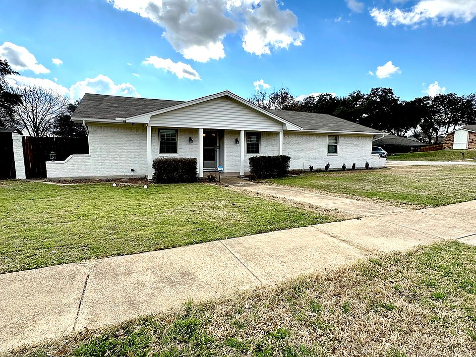 1st image of 225 Lakeway Dr