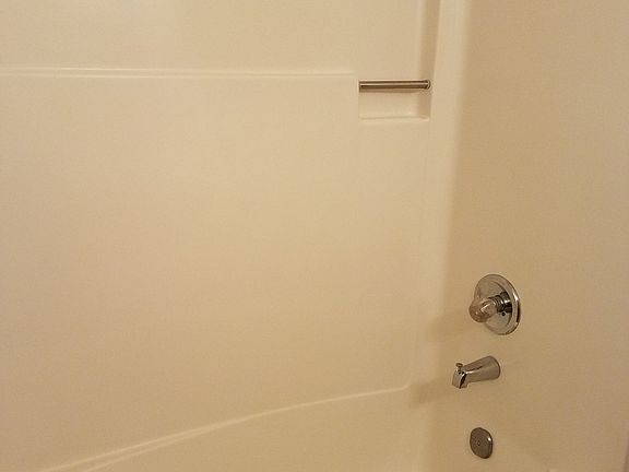 Main Bath Tub/Shower