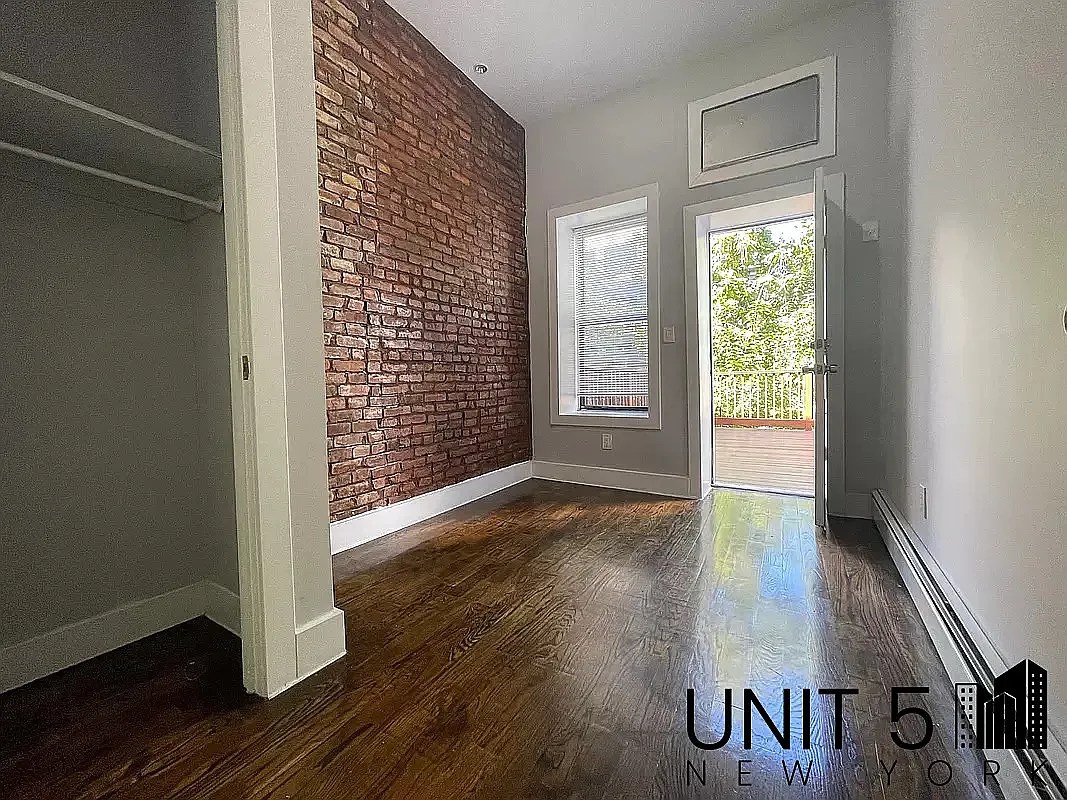 293 Vanburen Street — Photo 2