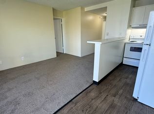 4130 11th Ave NE #403, Seattle, WA 98105