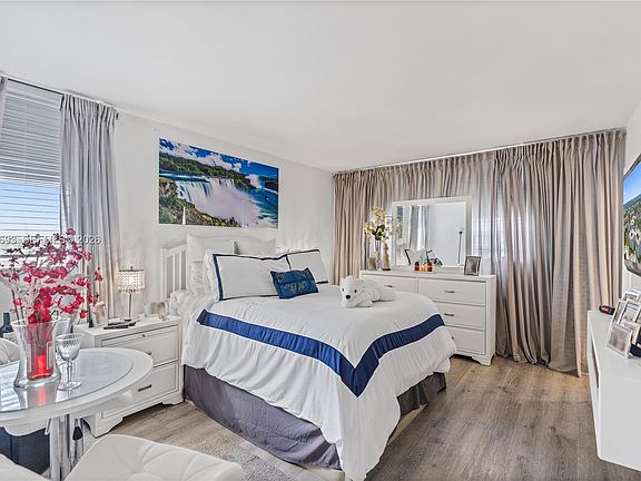 5th image of 2850 Somerset Dr APT 410L