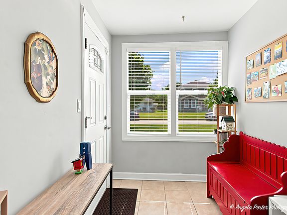 5th image of 2409 Robin Ln