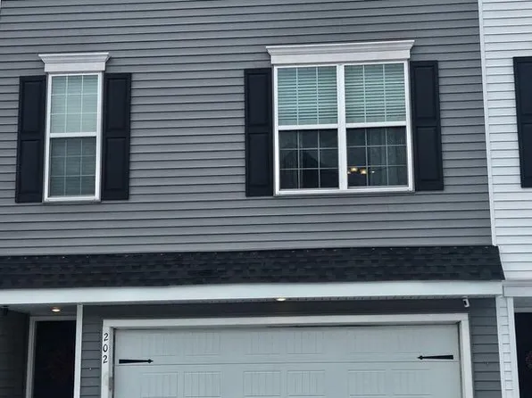 202 Pond View Ct, Quakertown, PA 18951