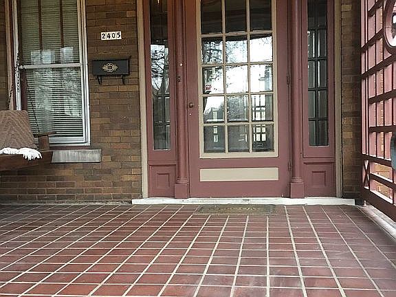 4th image of 2405 N Linn St