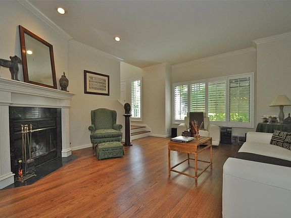 4th image of 694 Creek Dr