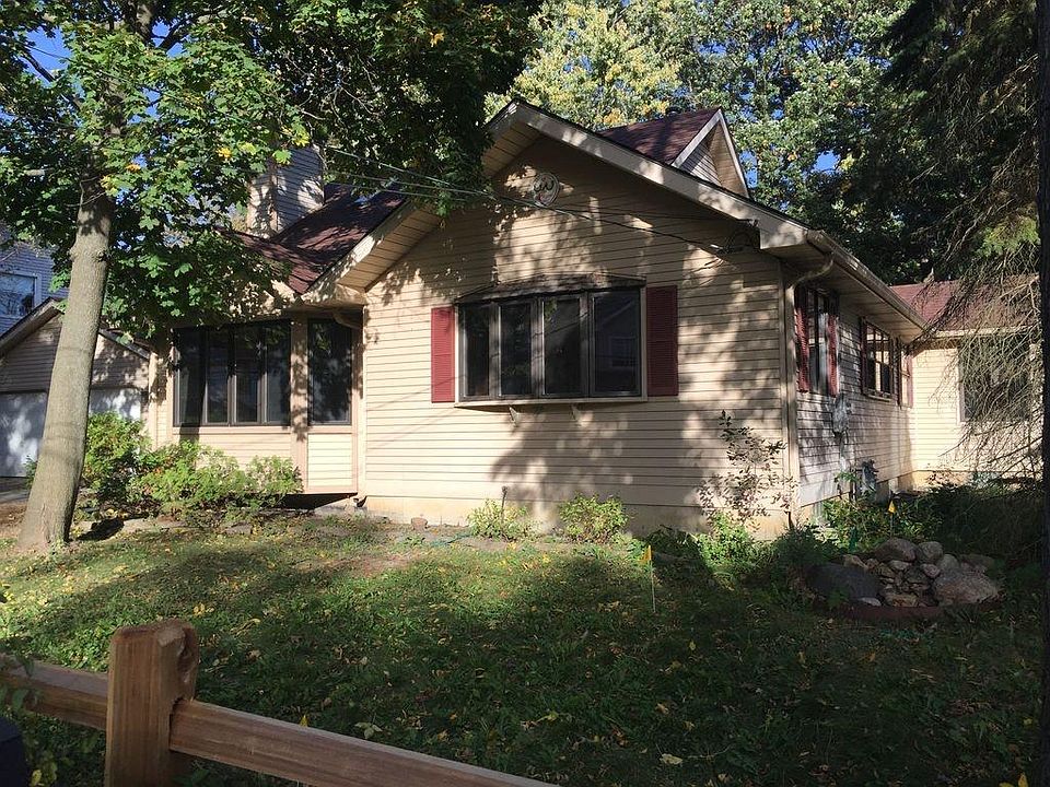 1st image of 33805 N Oak St #House